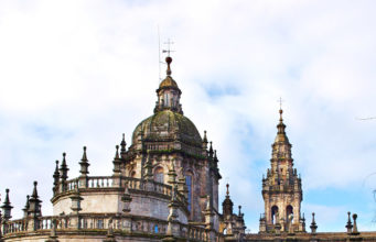 Santiago de Compostela: non solo turismo religioso Santiago de Compostela Cattedrale photo Astro Oscar flickr.com/astrooscar
